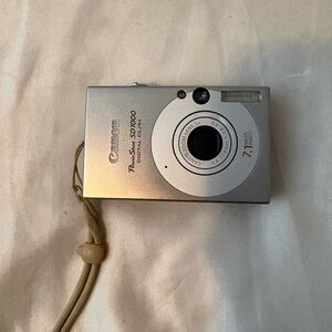 Canon PowerShot SD1000 Digital Camera